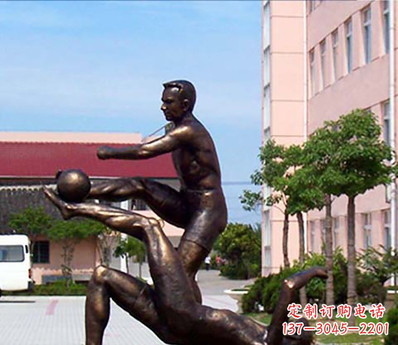 山西踢足球人物广场小品铜雕