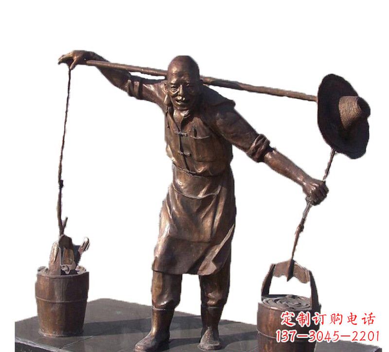 山西挑扁担的老人铜雕