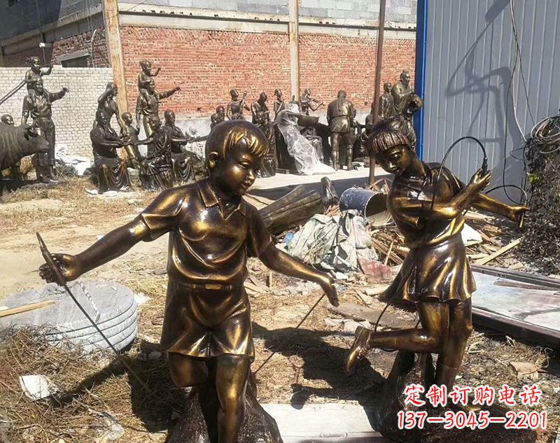 山西跳绳的儿童铜雕