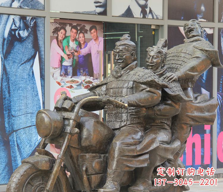 山西铜雕步行街骑摩托人物雕塑 