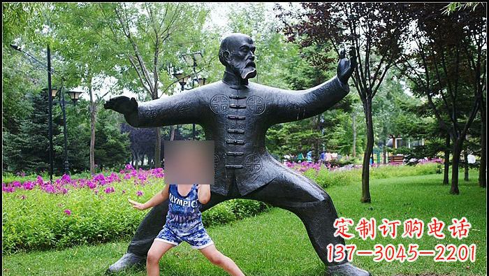山西铜雕打太极拳的老人