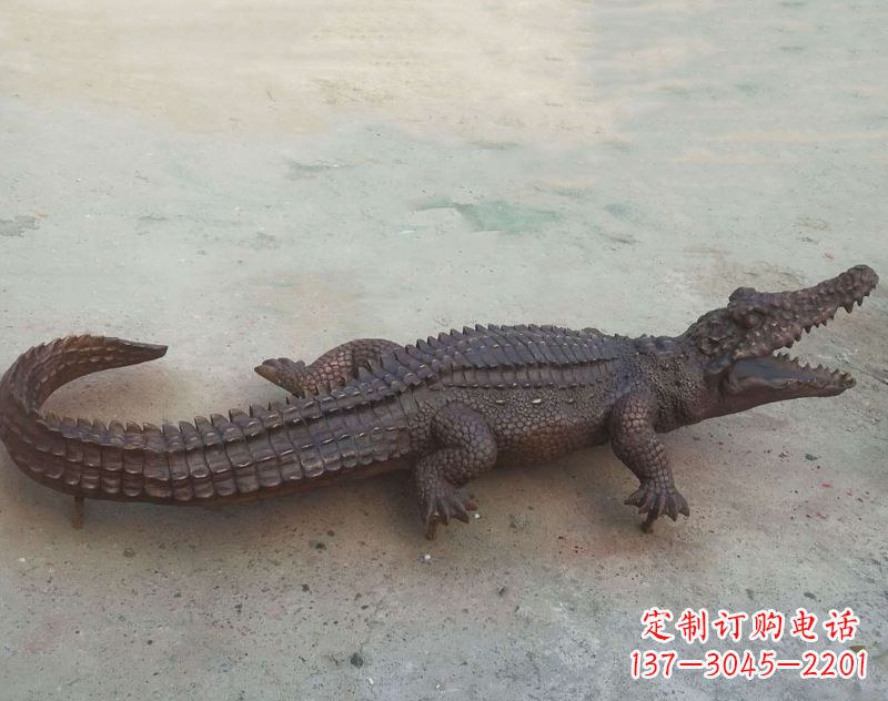 山西铜雕鳄鱼,铸铜园林仿真动物雕塑