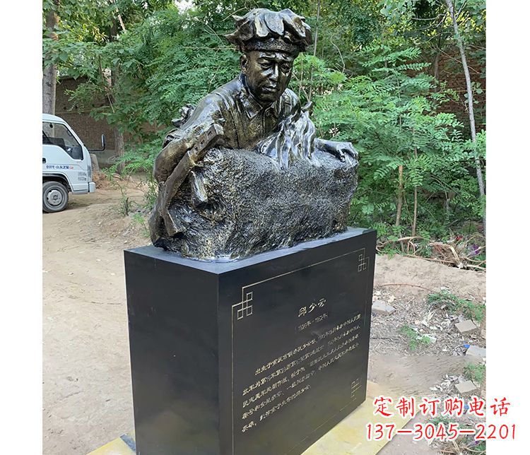 山西铜雕邱少云战士雕塑
