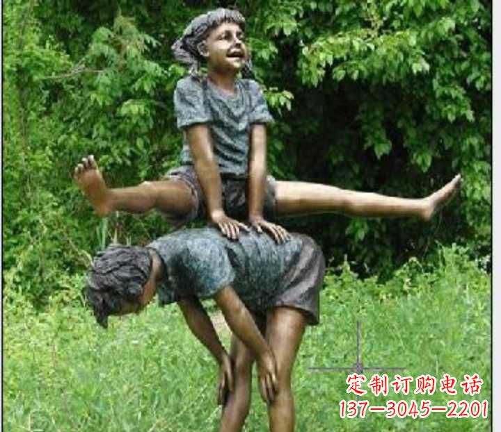 山西玩跳山羊的儿童铜雕