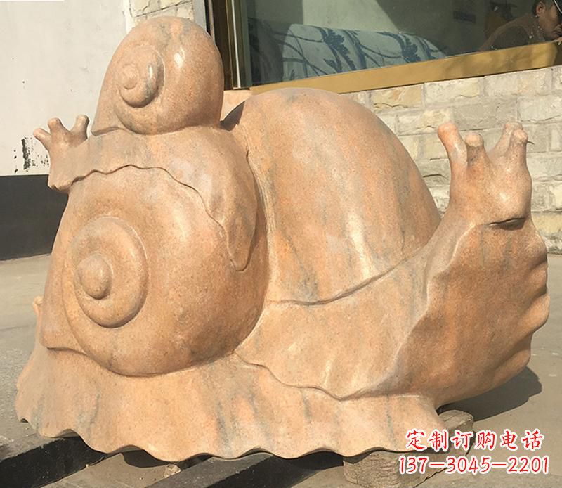山西晚霞红大型蜗牛母子雕塑