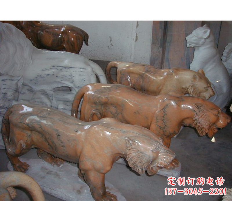 山西晚霞红动物老虎石雕