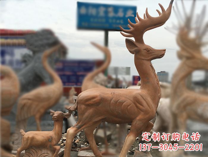 山西晚霞红动物驯鹿公园石雕