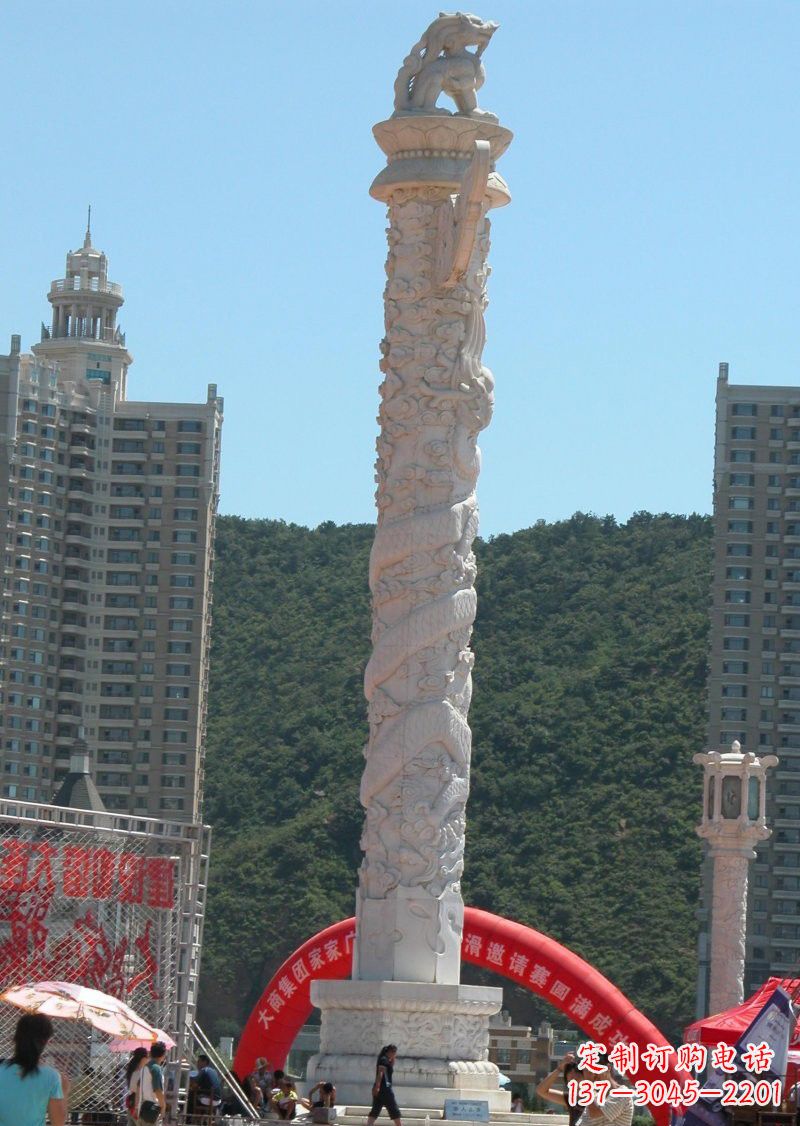 山西晚霞红广场龙柱