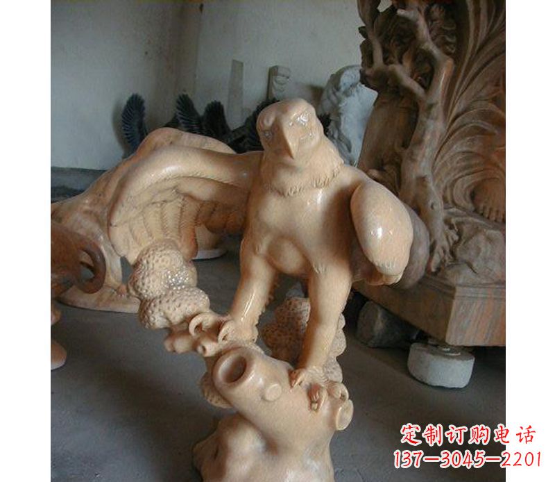 山西晚霞红老鹰石雕