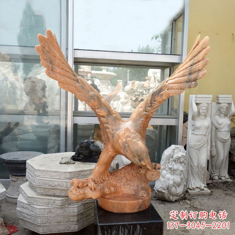 山西晚霞红老鹰石雕塑