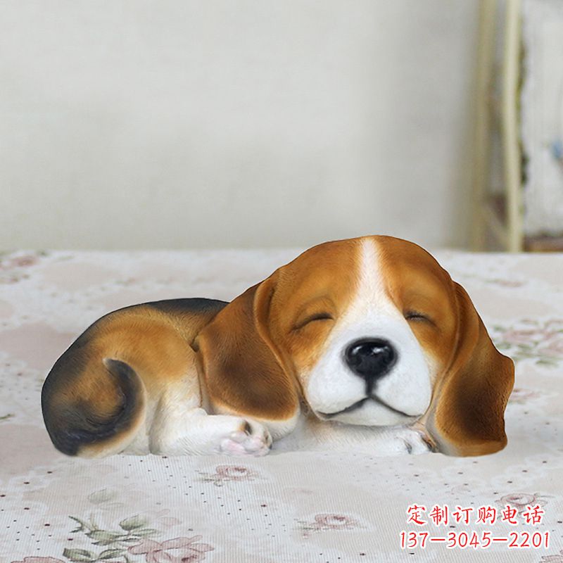 山西卧姿比格犬仿真雕塑,睡觉的小狗狗是内美陈动物雕塑摆件