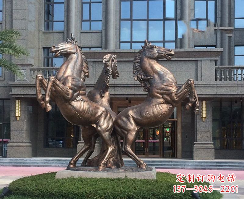 山西小区立马铜雕