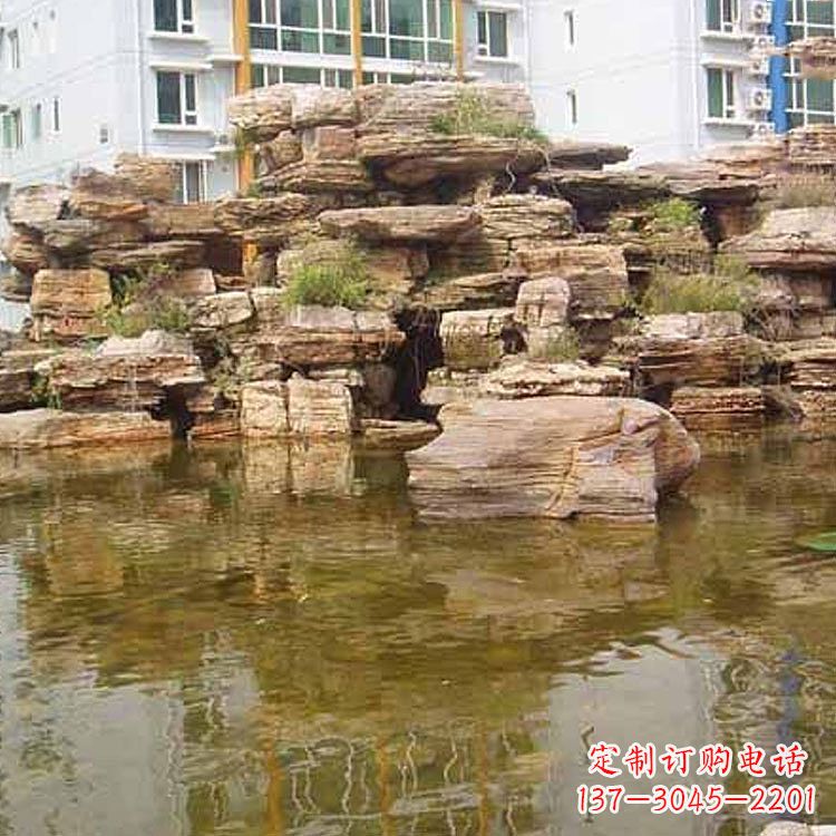 山西小区庭院假山鱼池