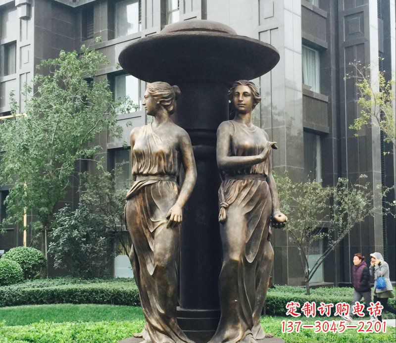 山西小区西方女人人物铜雕