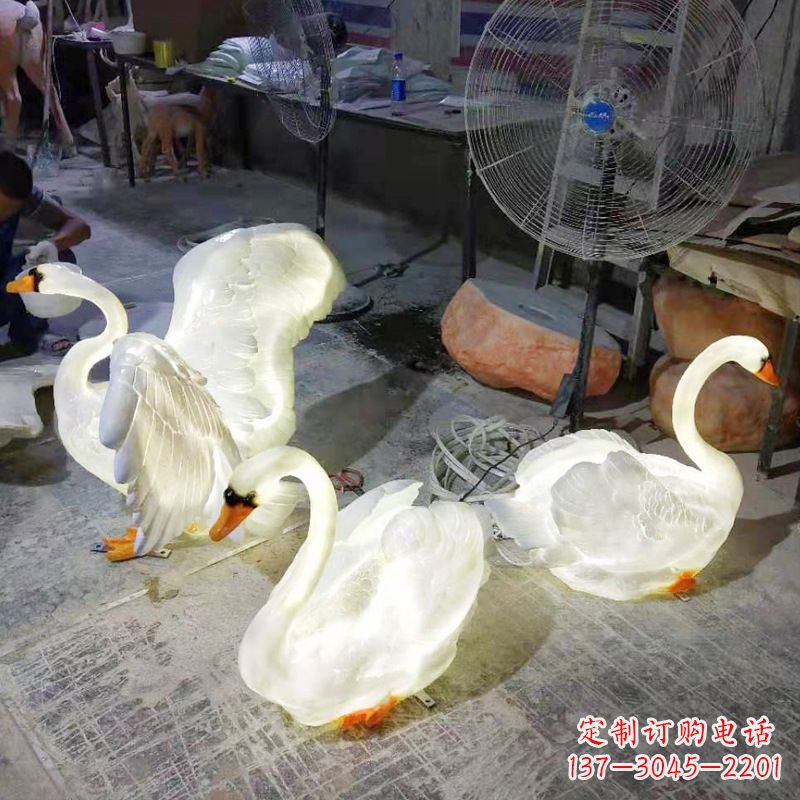山西小区园林草坪发光天鹅景观雕塑摆件
