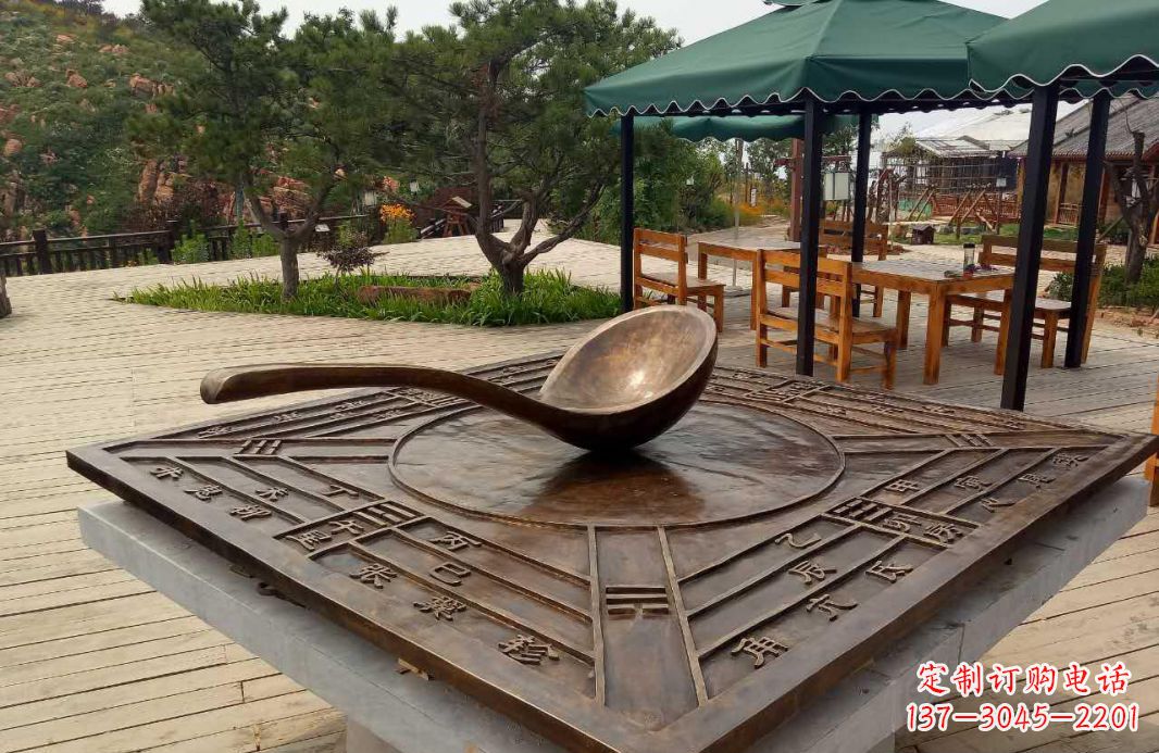 山西校园古代司南铜雕