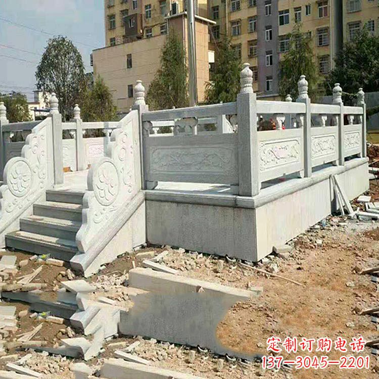 山西校园青石升旗台