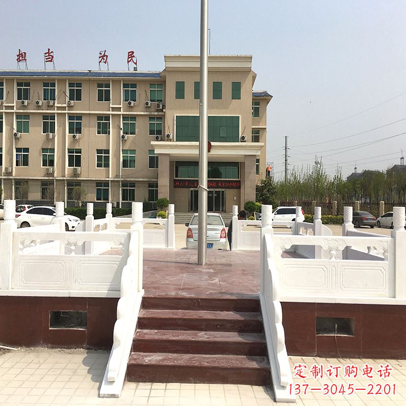 山西学校广场石雕升旗台