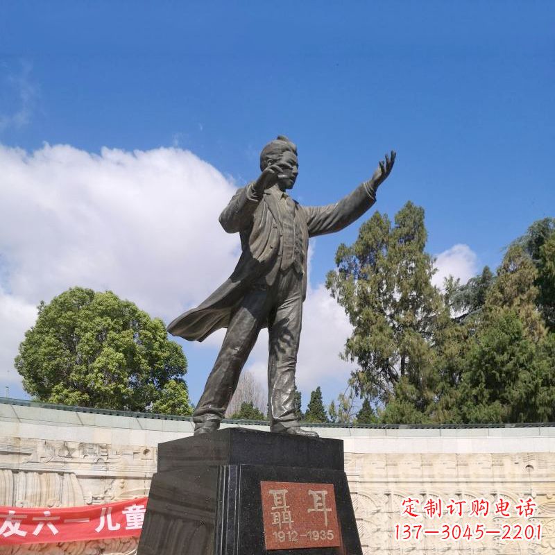 山西音乐家聂耳公园广场雕像