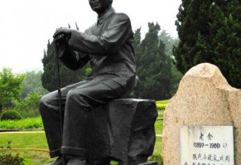 山西中国现代著名小说家老舍铜雕像