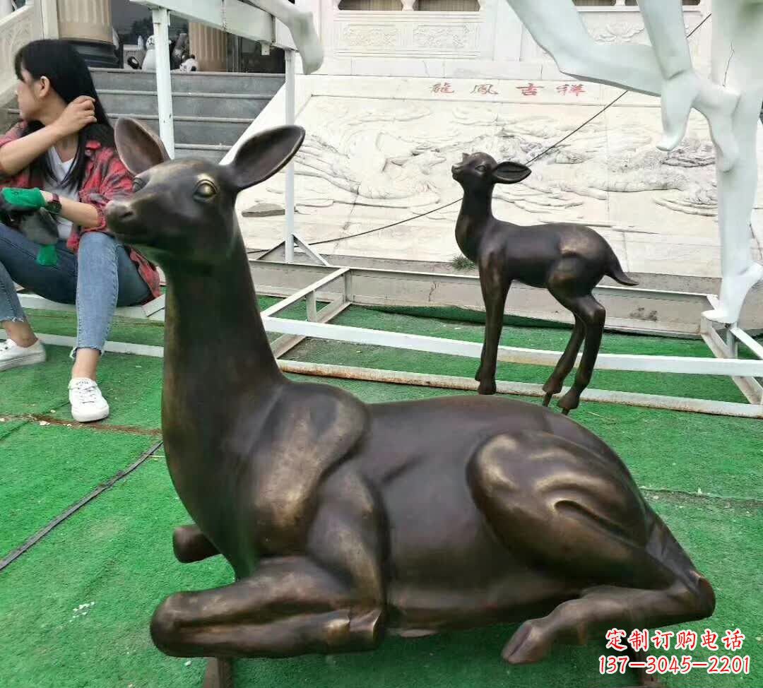 山西铸铜广场动物鹿雕塑 
