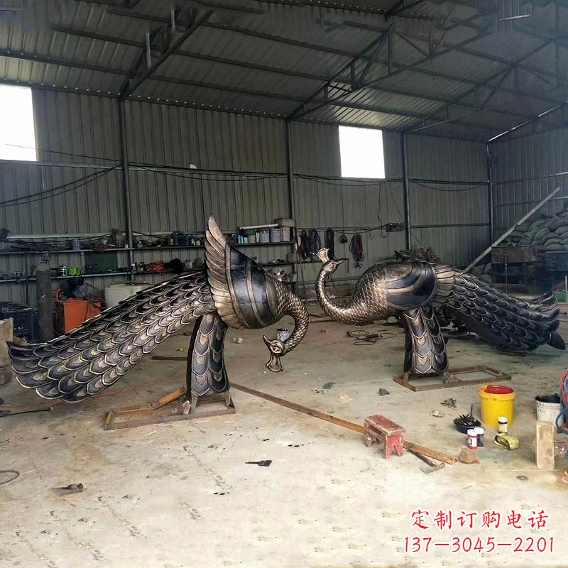 山西铸铜孔雀雕塑