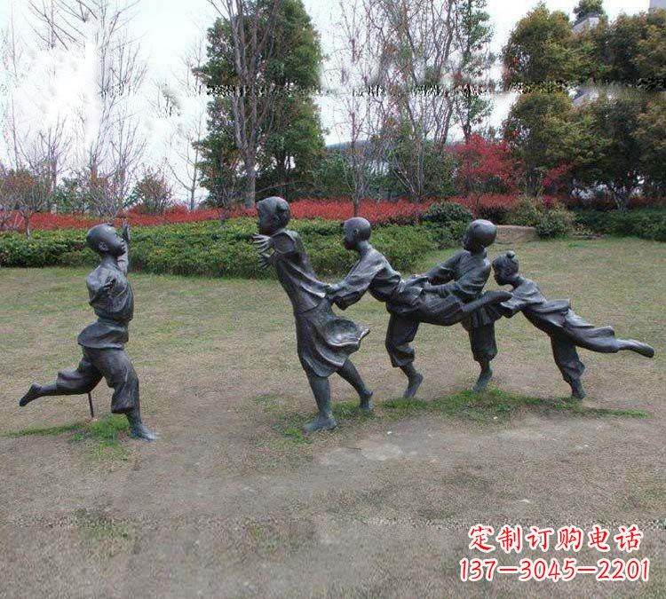 山西铸铜老鹰捉小鸡儿童雕塑
