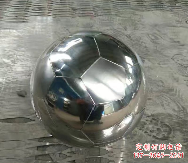山西足球不锈钢体育器材雕塑