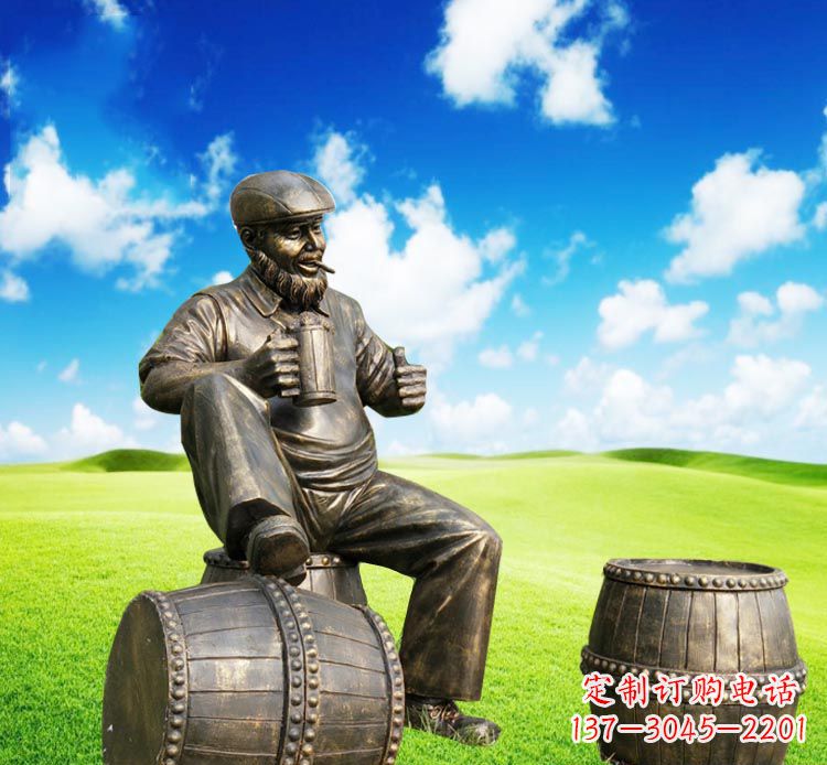 山西坐酒桶喝啤酒的西方人物铜雕