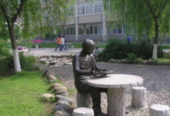 山西坐石桌凳看书的学生铜雕