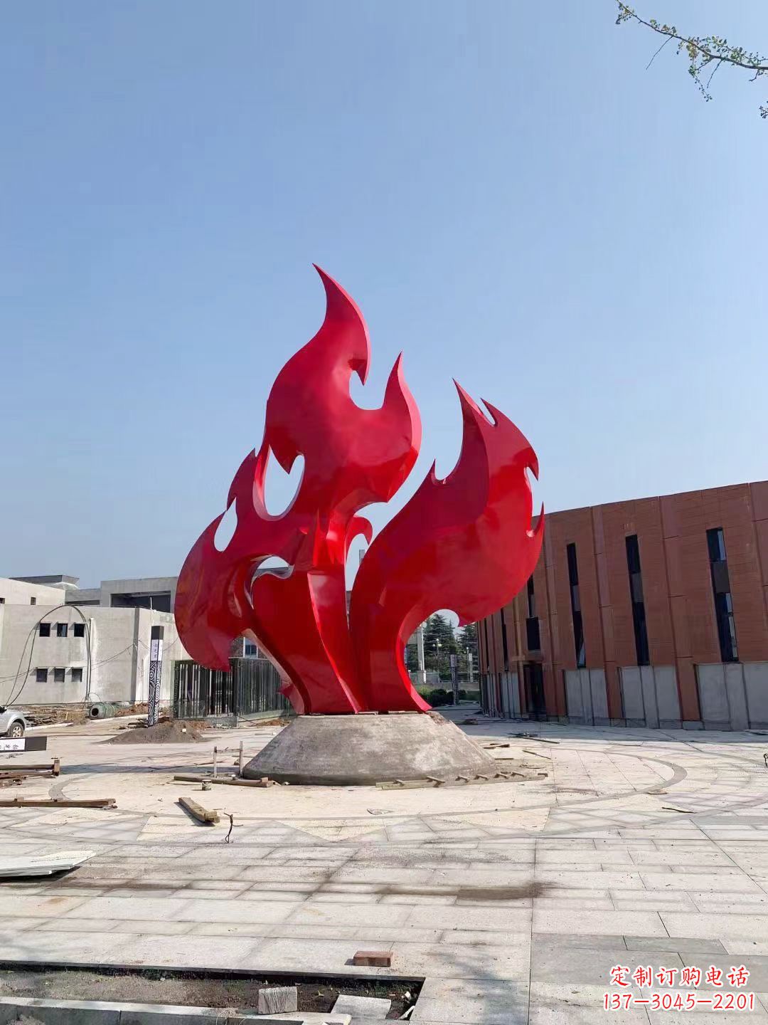 山西大学操场抽象不锈钢火苗雕塑